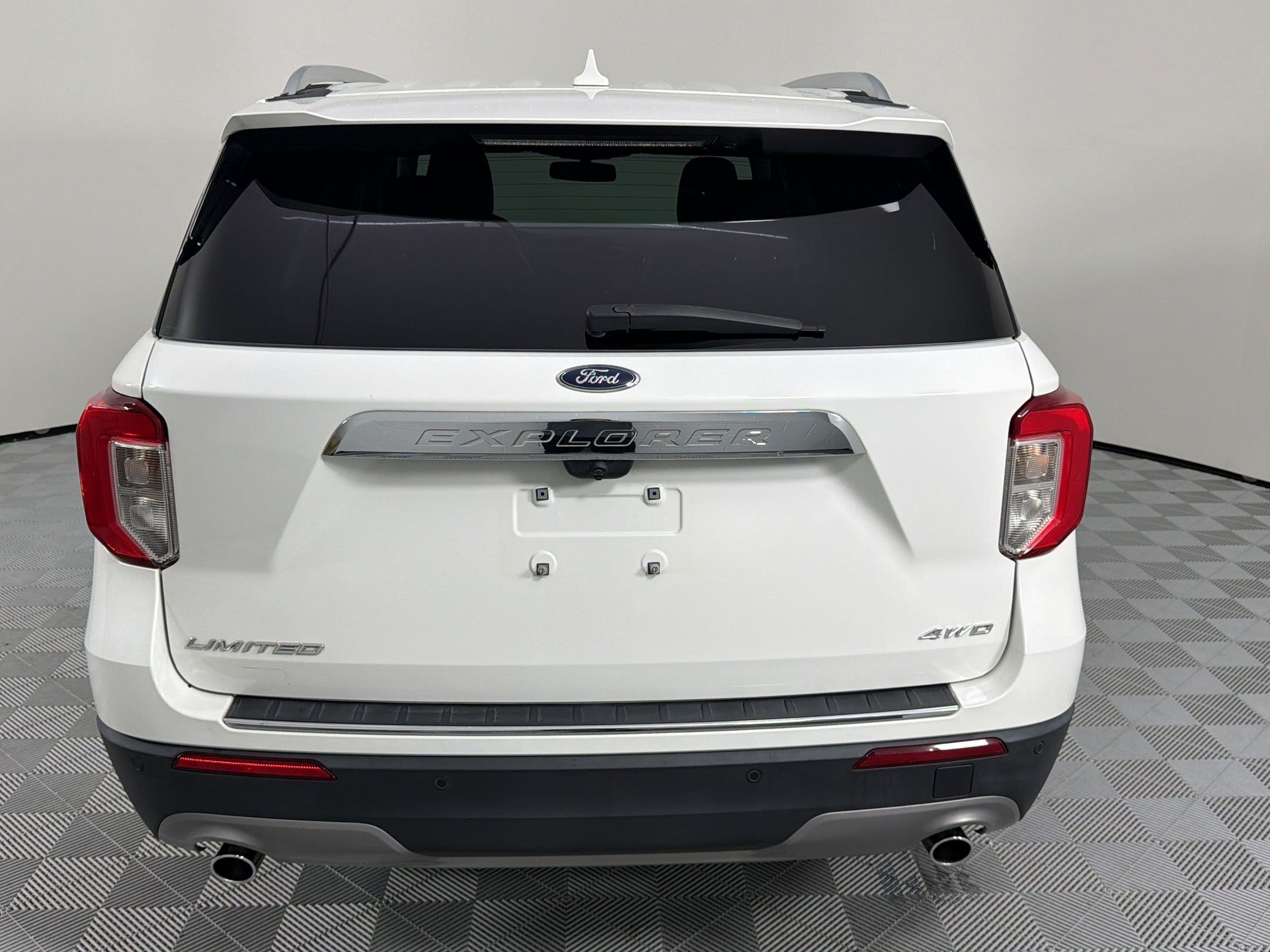 Used 2022 Ford Explorer Limited w/ Equipment Group 301A AWD/4WD image 10