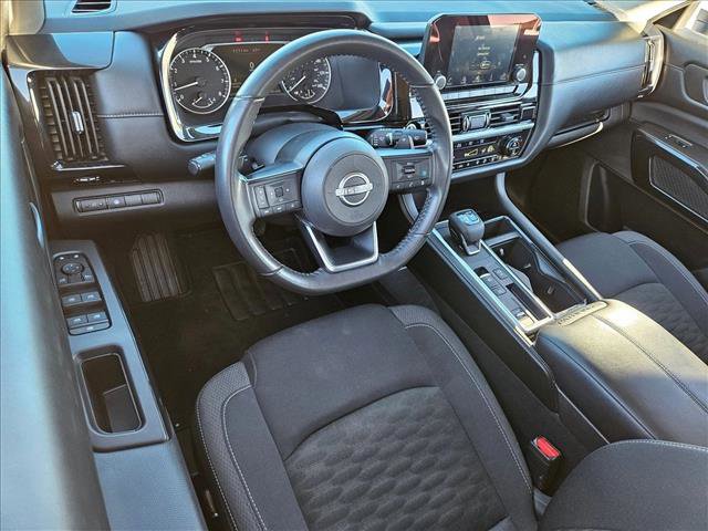 Used 2024 Nissan Pathfinder SV image 10