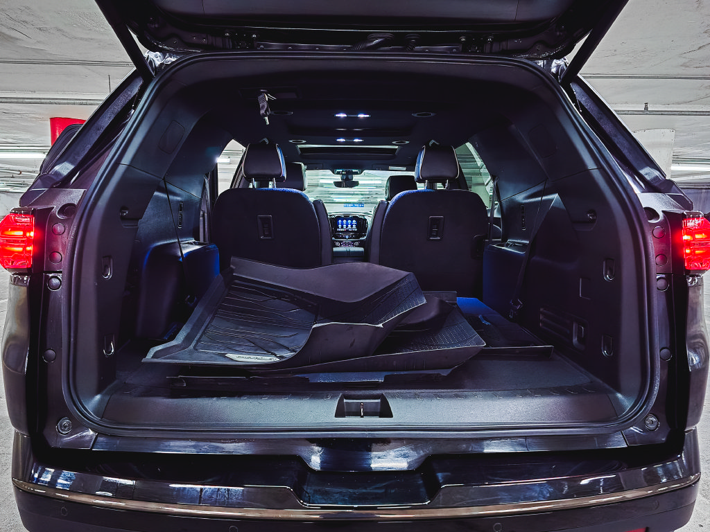 Used 2023 Chevrolet Traverse Premier w/ Redline Edition AWD/4WD image 9