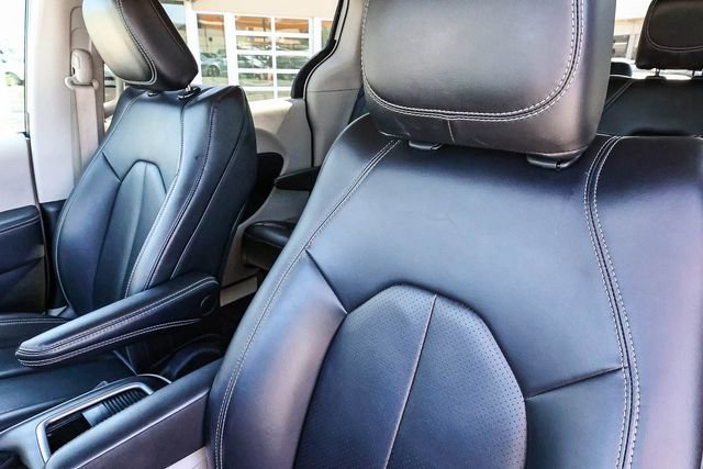 Used 2023 Chrysler Pacifica Touring-L FWD image 28