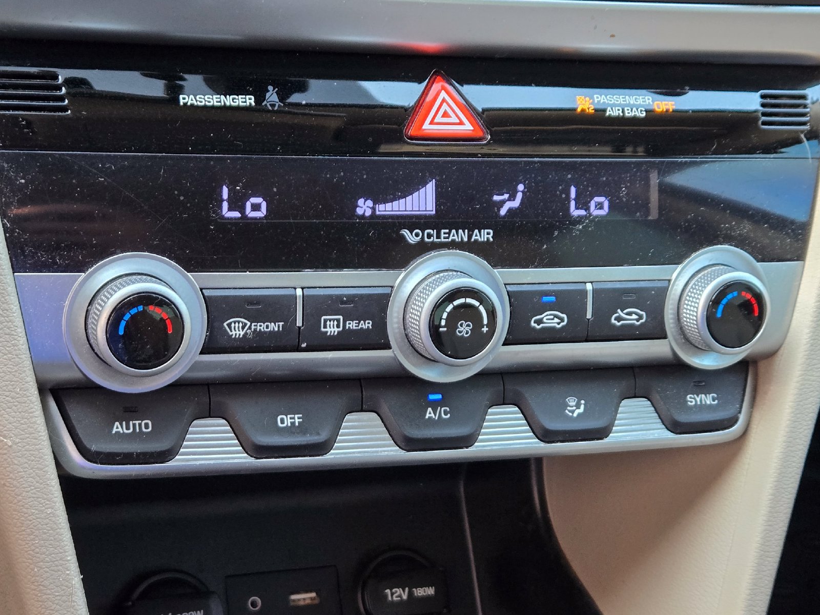 Used 2020 Hyundai Elantra SE FWD image 16