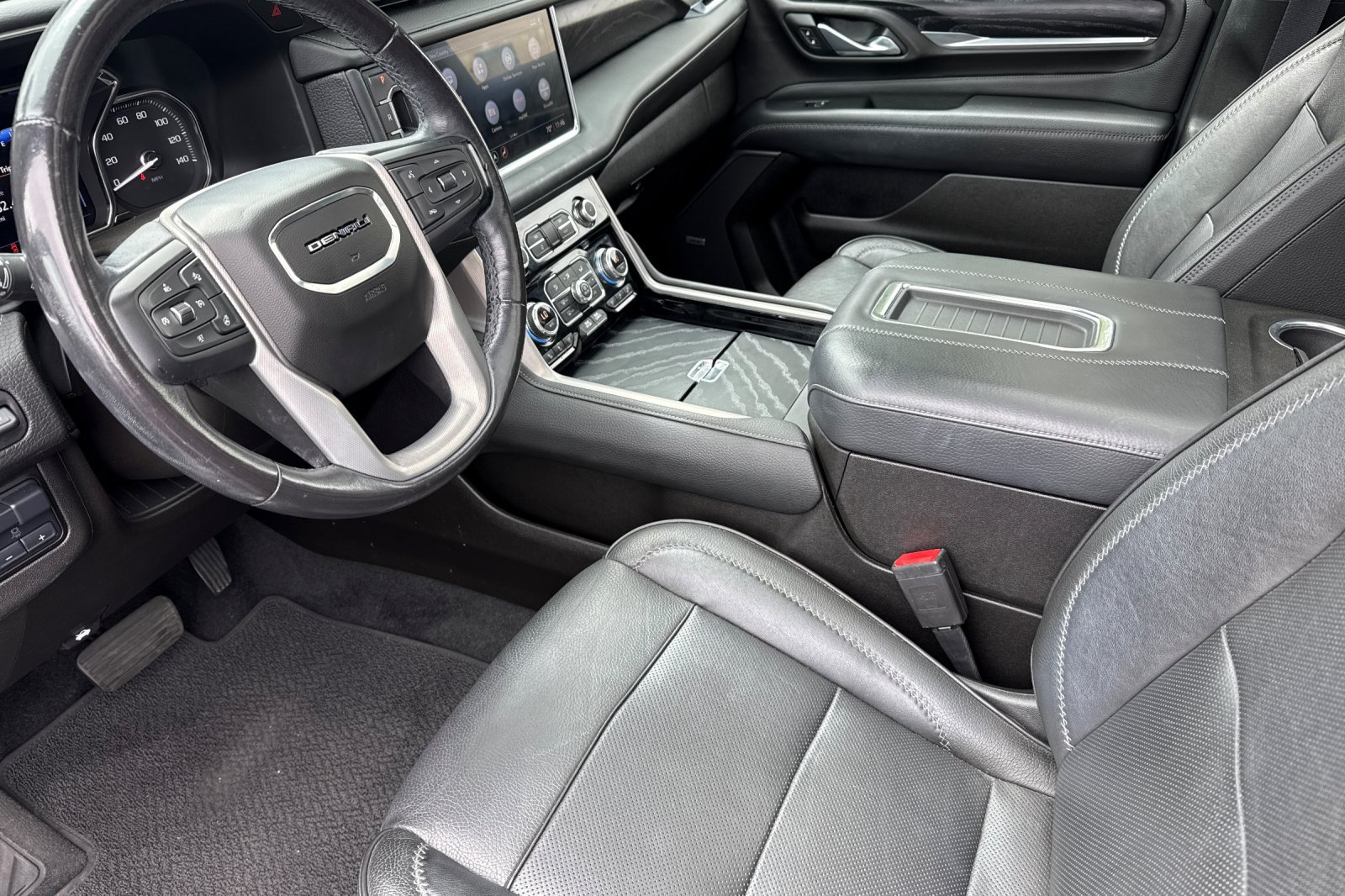 Used 2021 GMC Yukon XL Denali w/ Denali Ultimate Package AWD/4WD image 11