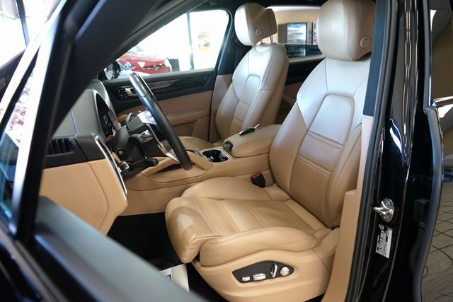 Used 2020 Porsche Cayenne image 2