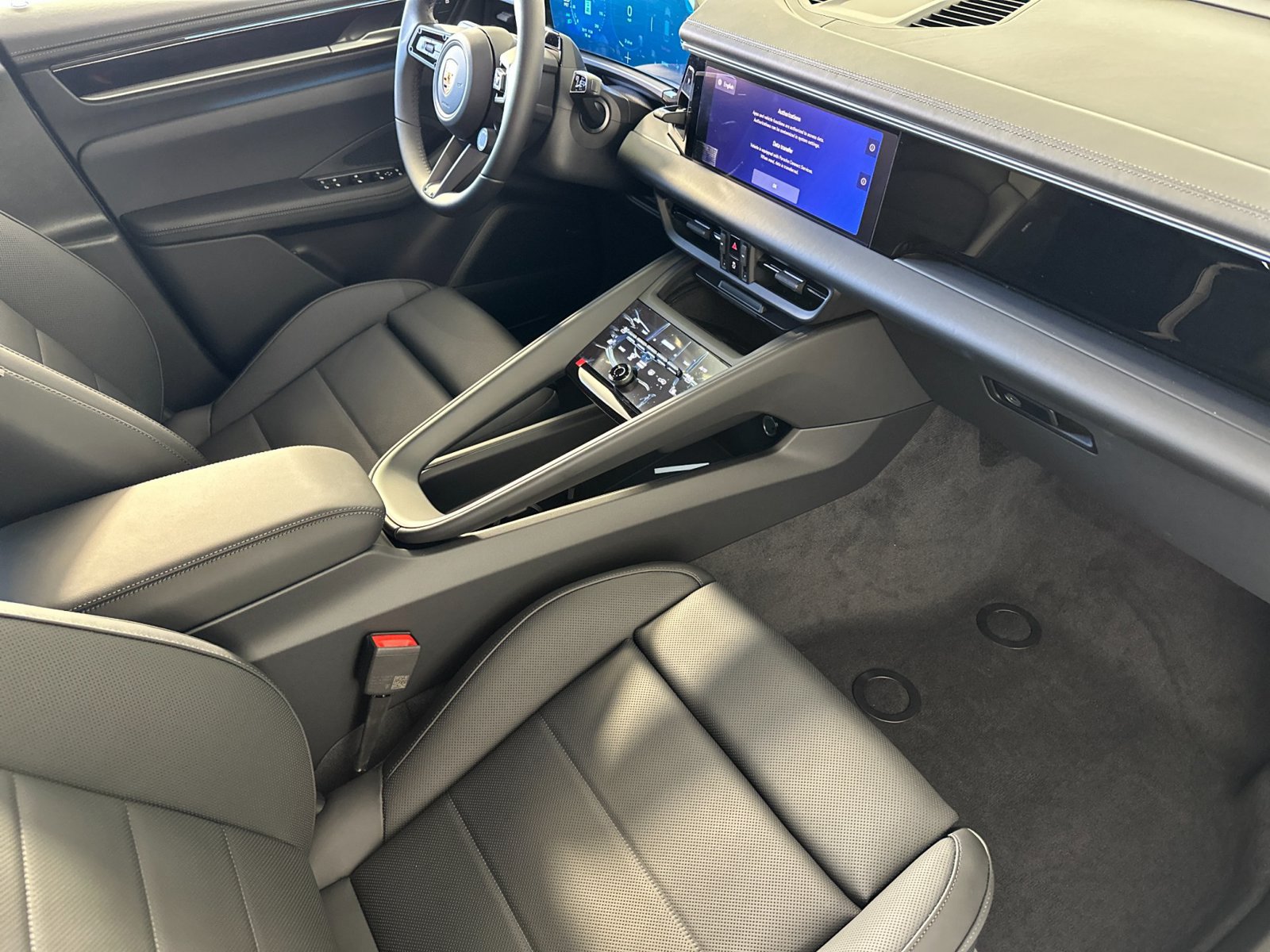 New 2026 Porsche Macan 4 Electric AWD/4WD image 18