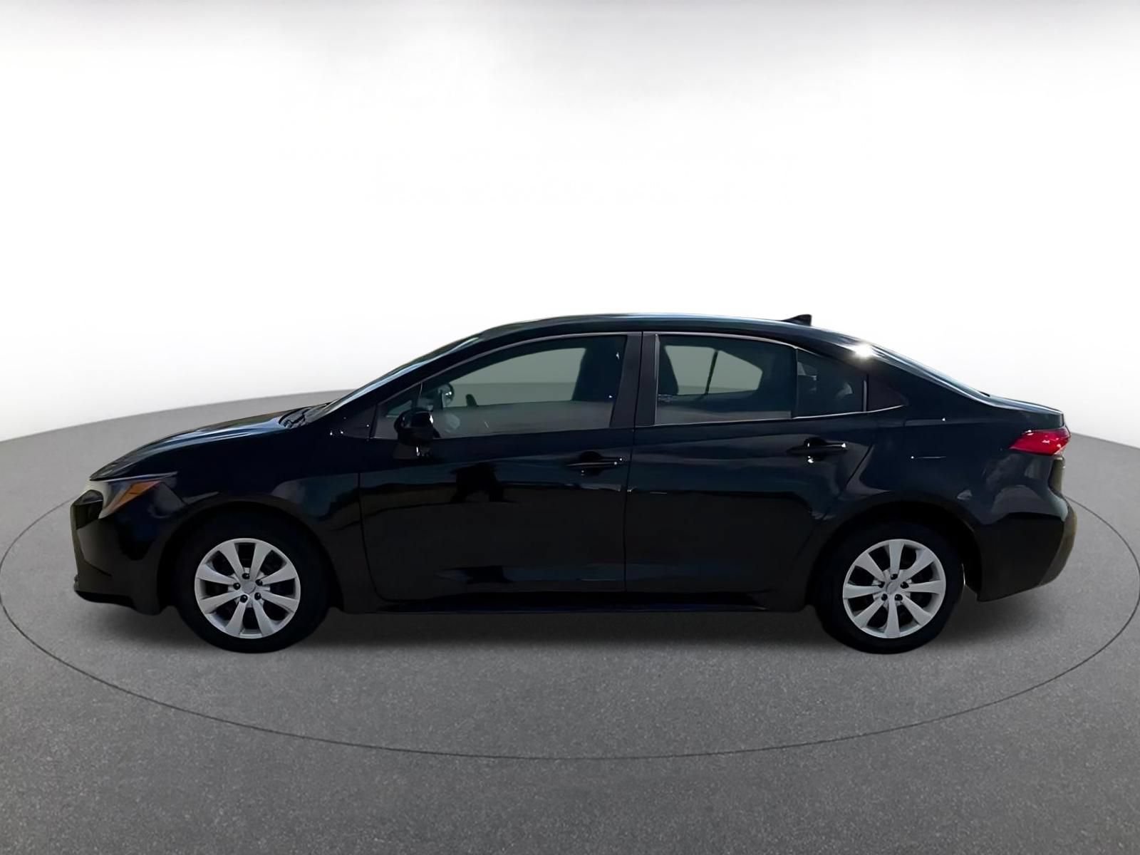 Used 2025 Toyota Corolla LE FWD image 7