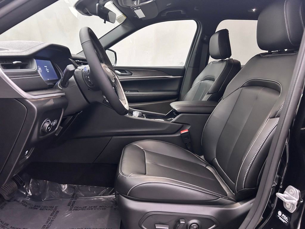 New 2025 Jeep Grand Cherokee Limited w/ Black Appearance Package AWD/4WD image 12