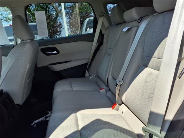 New 2025 Nissan Rogue SV image 7