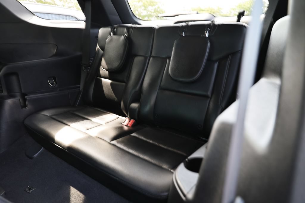 Used 2020 Ford Explorer XLT w/ Equipment Group 202A AWD/4WD image 25