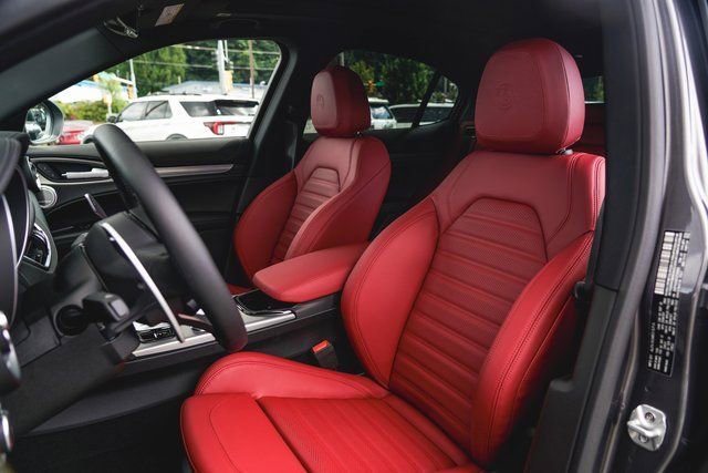 New 2025 Alfa Romeo Stelvio Sprint image 21