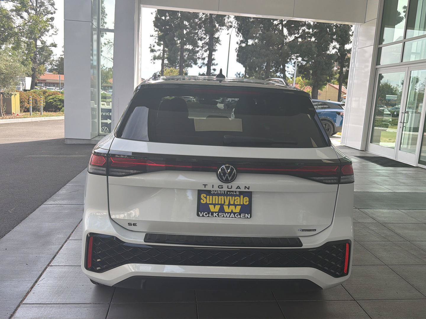 Certified 2025 Volkswagen Tiguan SE R-Line AWD/4WD image 4
