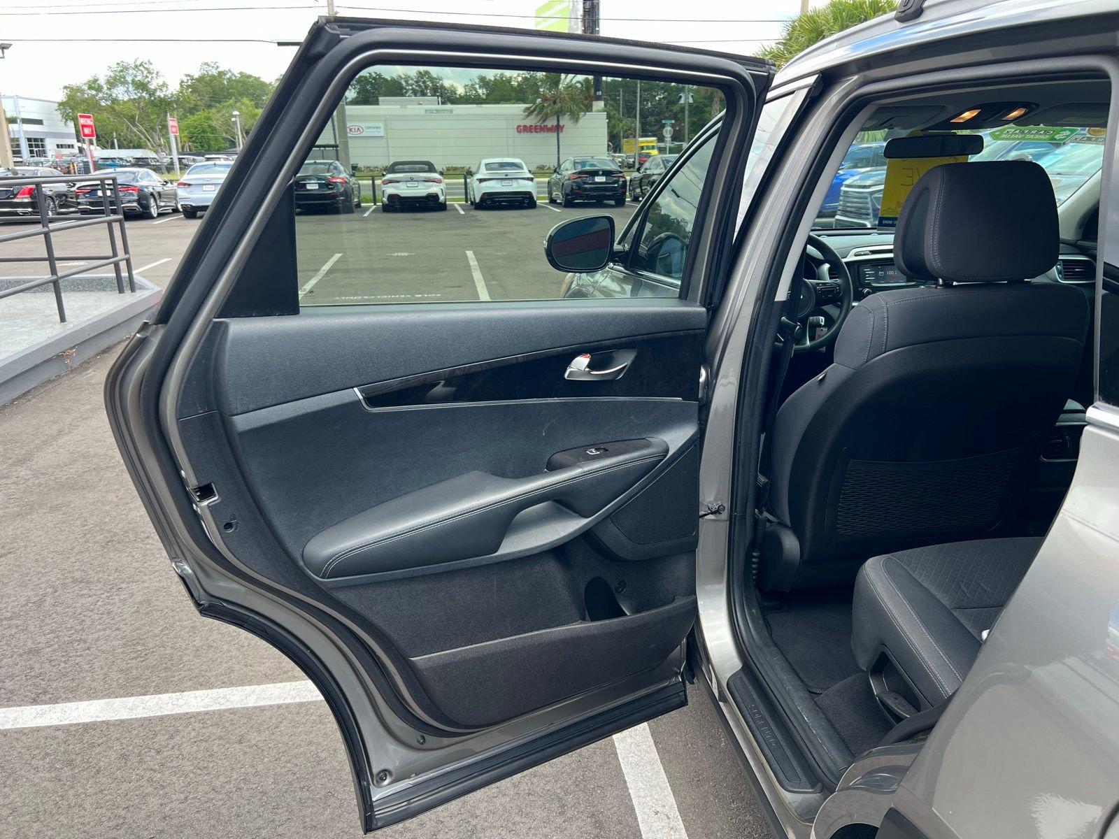 Used 2016 Kia Sorento LX image 38