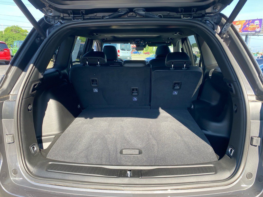 Used 2025 Jeep Grand Cherokee Altitude image 24