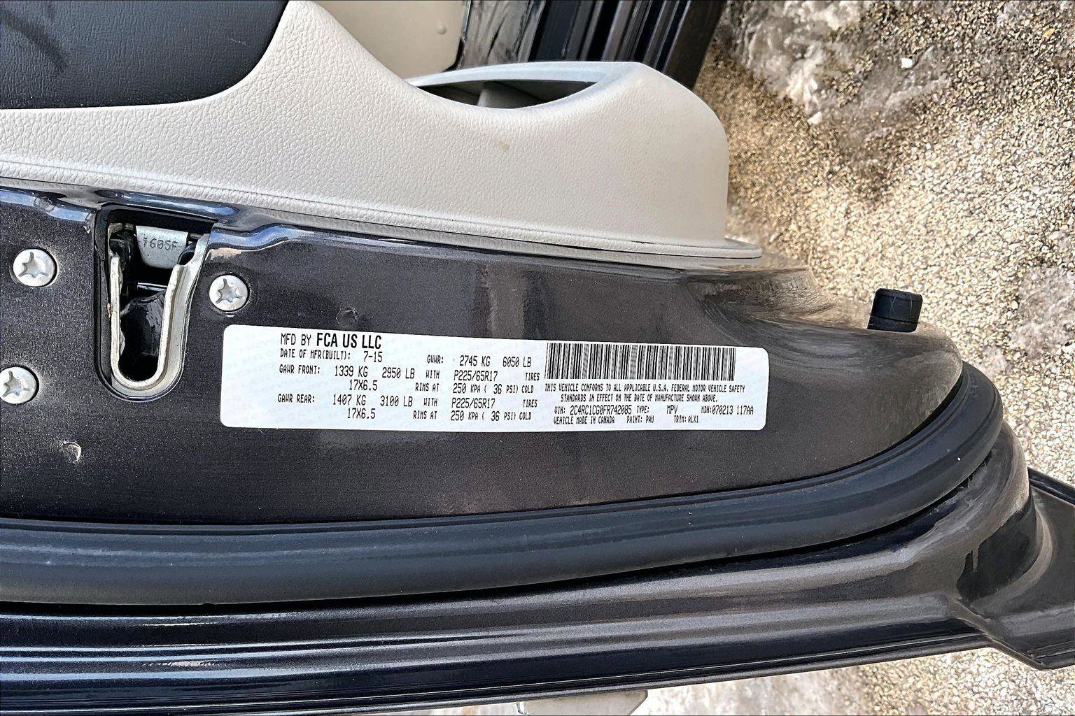 Used 2015 Chrysler Town & Country Touring-L w/ Driver Convenience Group image 15