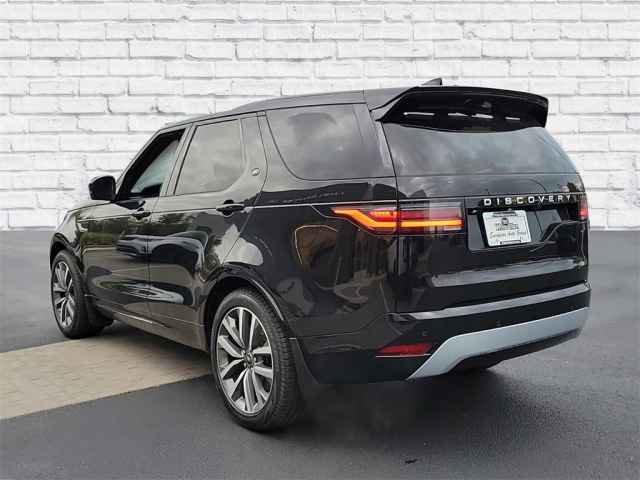 New 2024 Land Rover Discovery Metropolitan Edition image 3