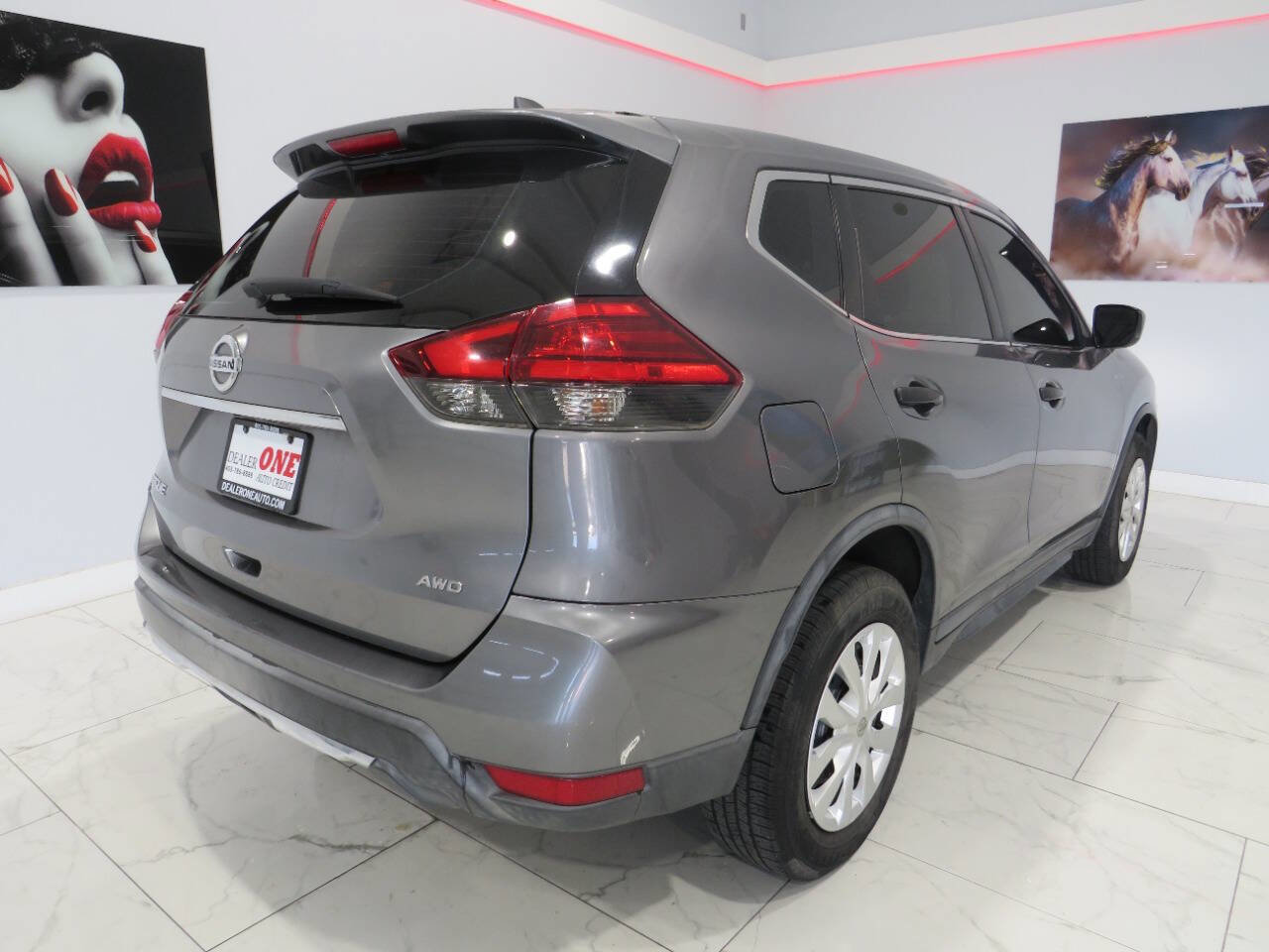 Used 2017 Nissan Rogue S image 4