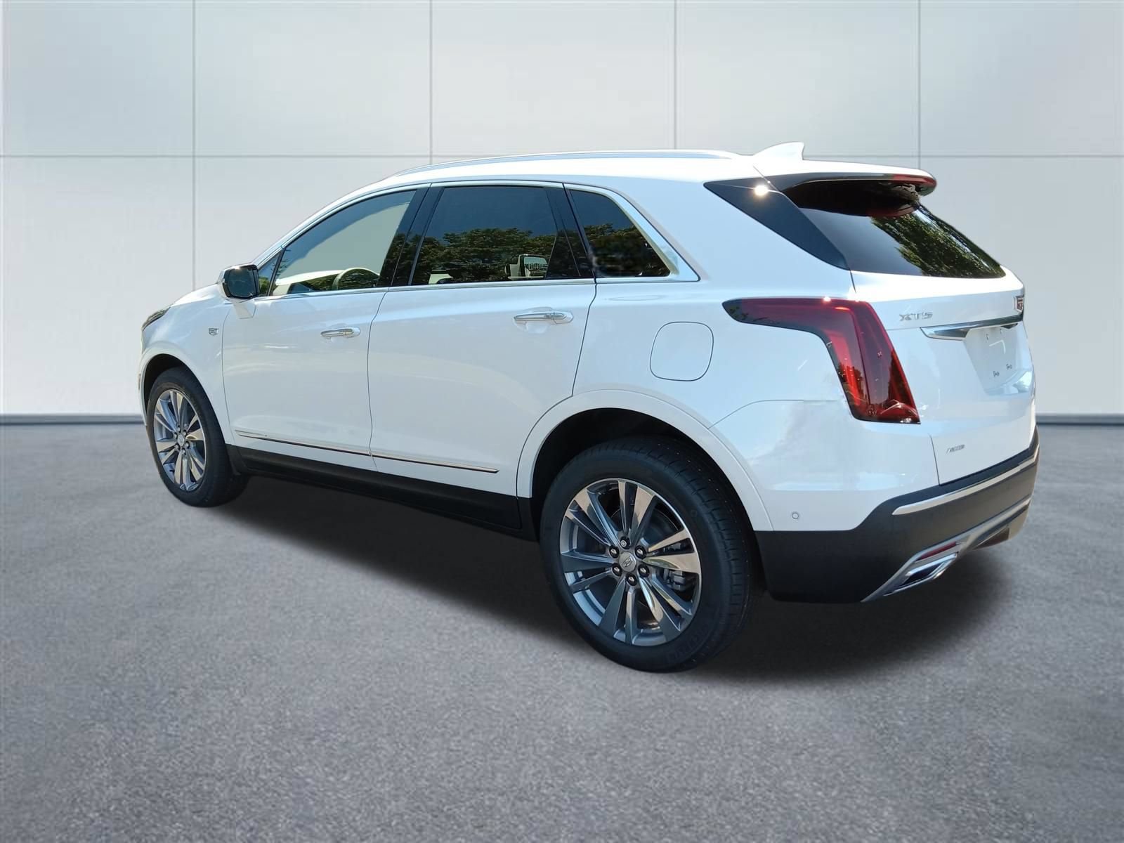 New 2026 Cadillac XT5 Premium Luxury w/ Driver Assist Package AWD/4WD image 3