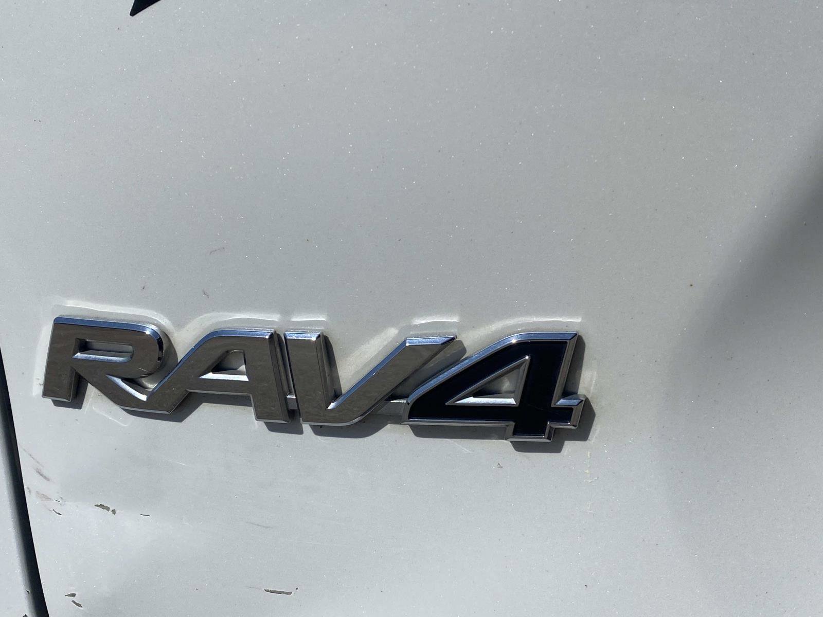 Used 2023 Toyota RAV4 XLE Premium image 5
