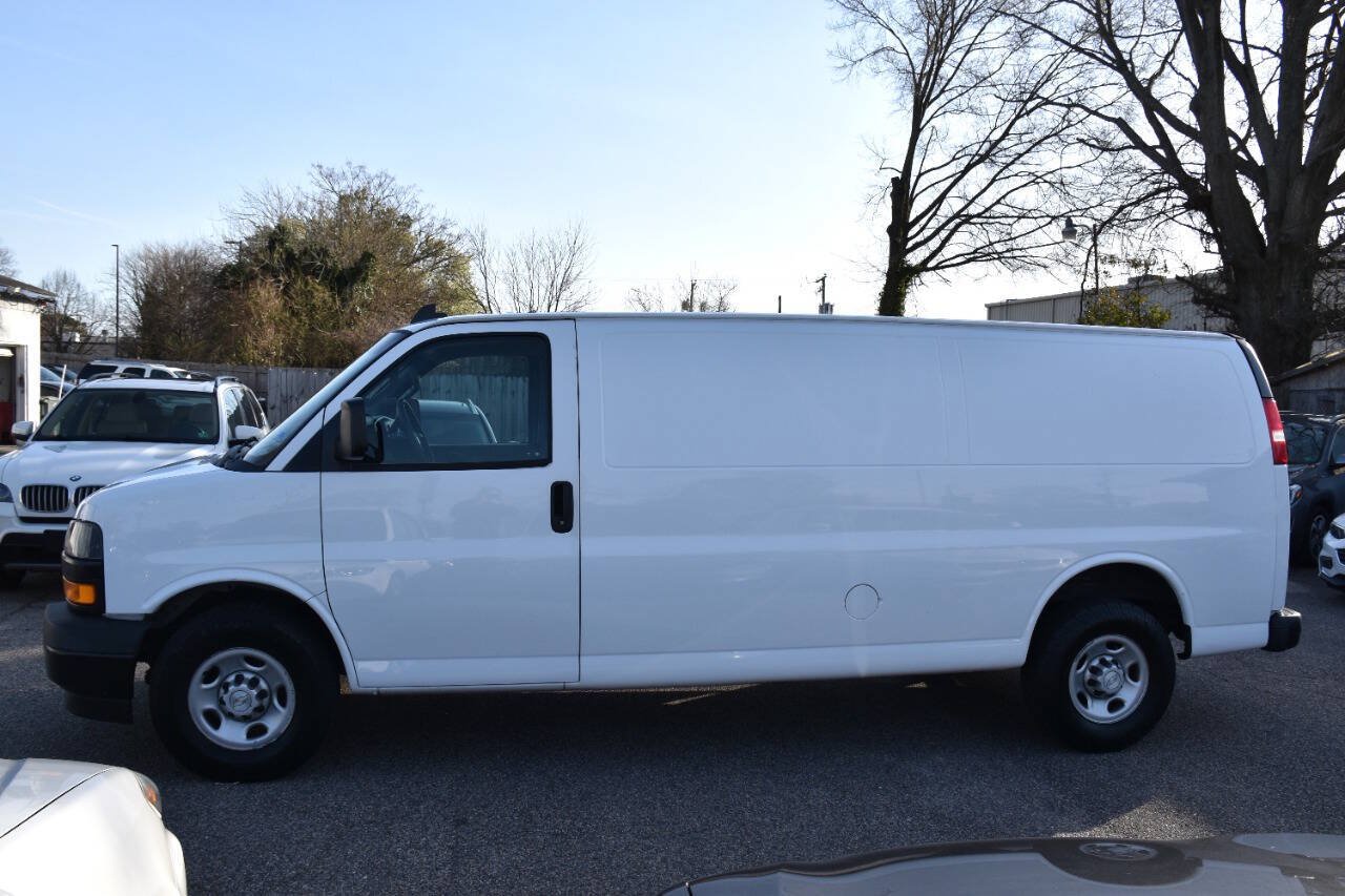 Used 2018 Chevrolet Express 2500 Extended RWD image 2