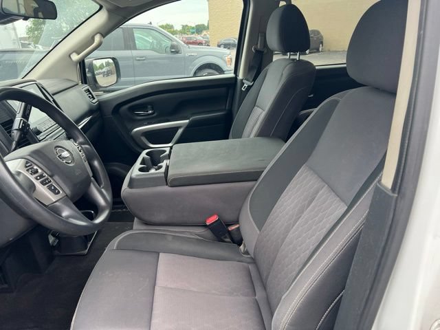 Used 2022 Nissan Titan SV AWD/4WD image 7