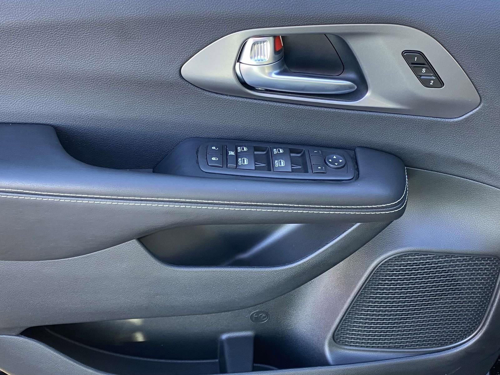 New 2026 Chrysler Pacifica Select image 16