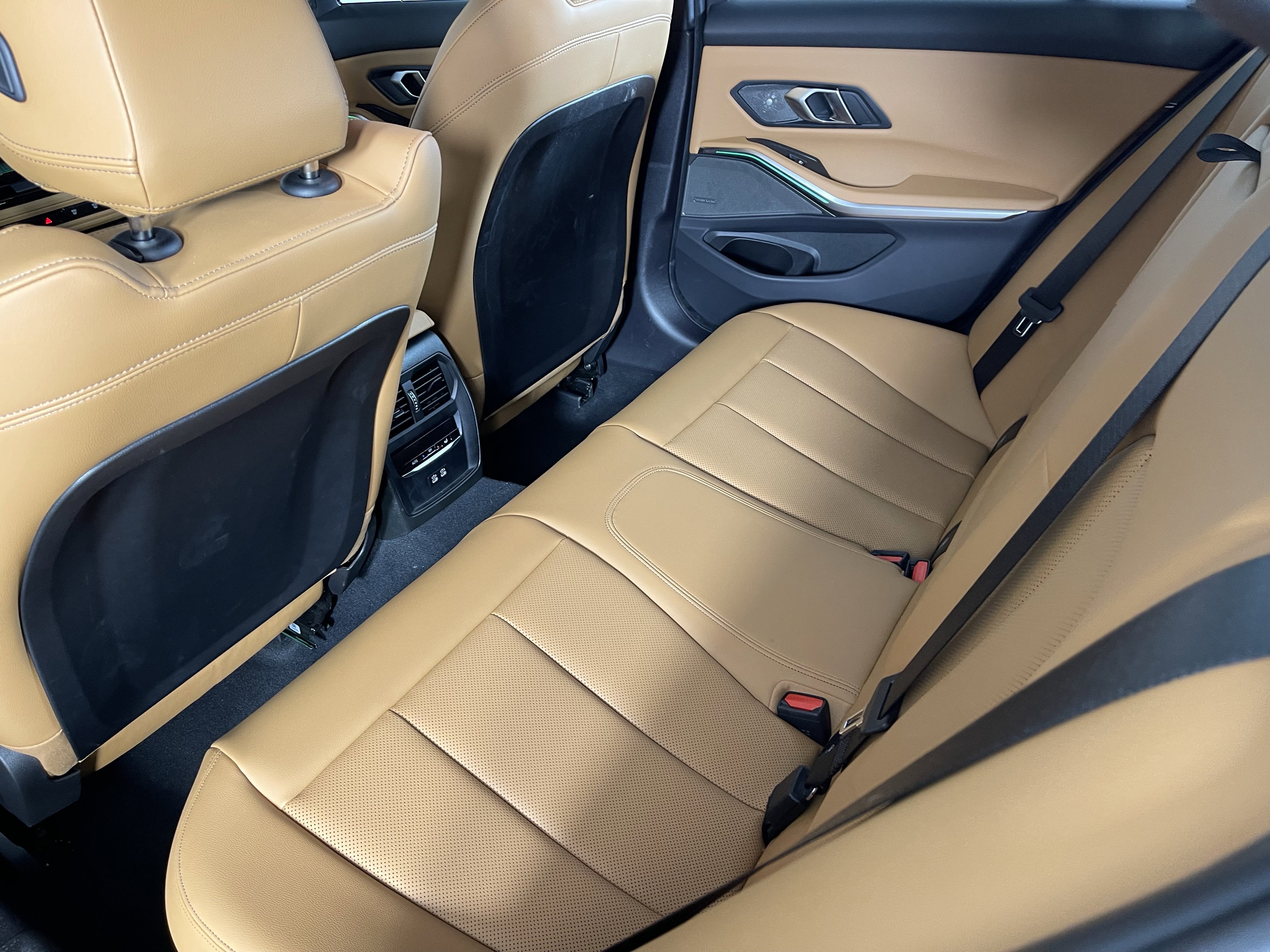 Used 2026 BMW 330i xDrive Sedan w/ M Sport Package image 17