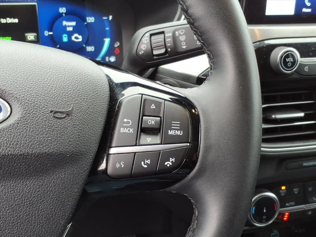 Certified 2022 Ford Escape Titanium image 18