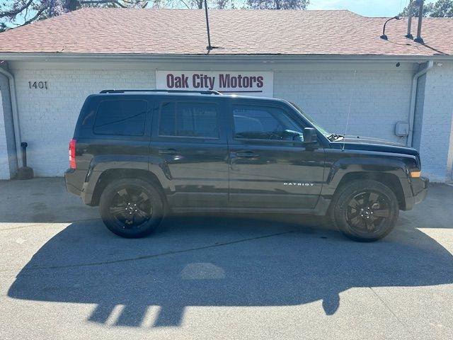 Used 2016 Jeep Patriot Latitude FWD image 4