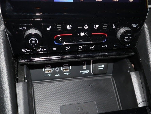 New 2022 Jeep Grand Cherokee Trailhawk w/ Luxury Tech Group III image 14