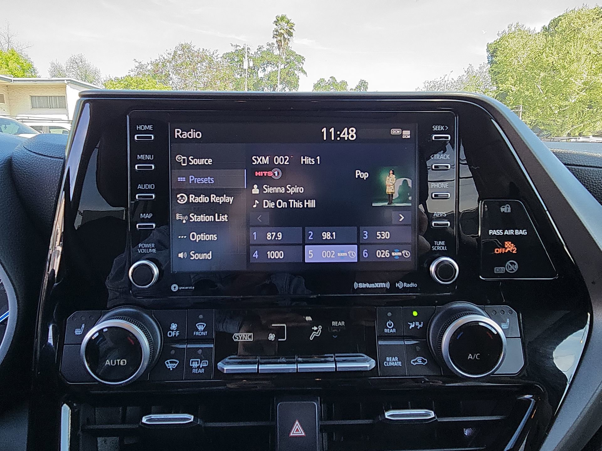 Used 2021 Toyota Highlander XLE image 12