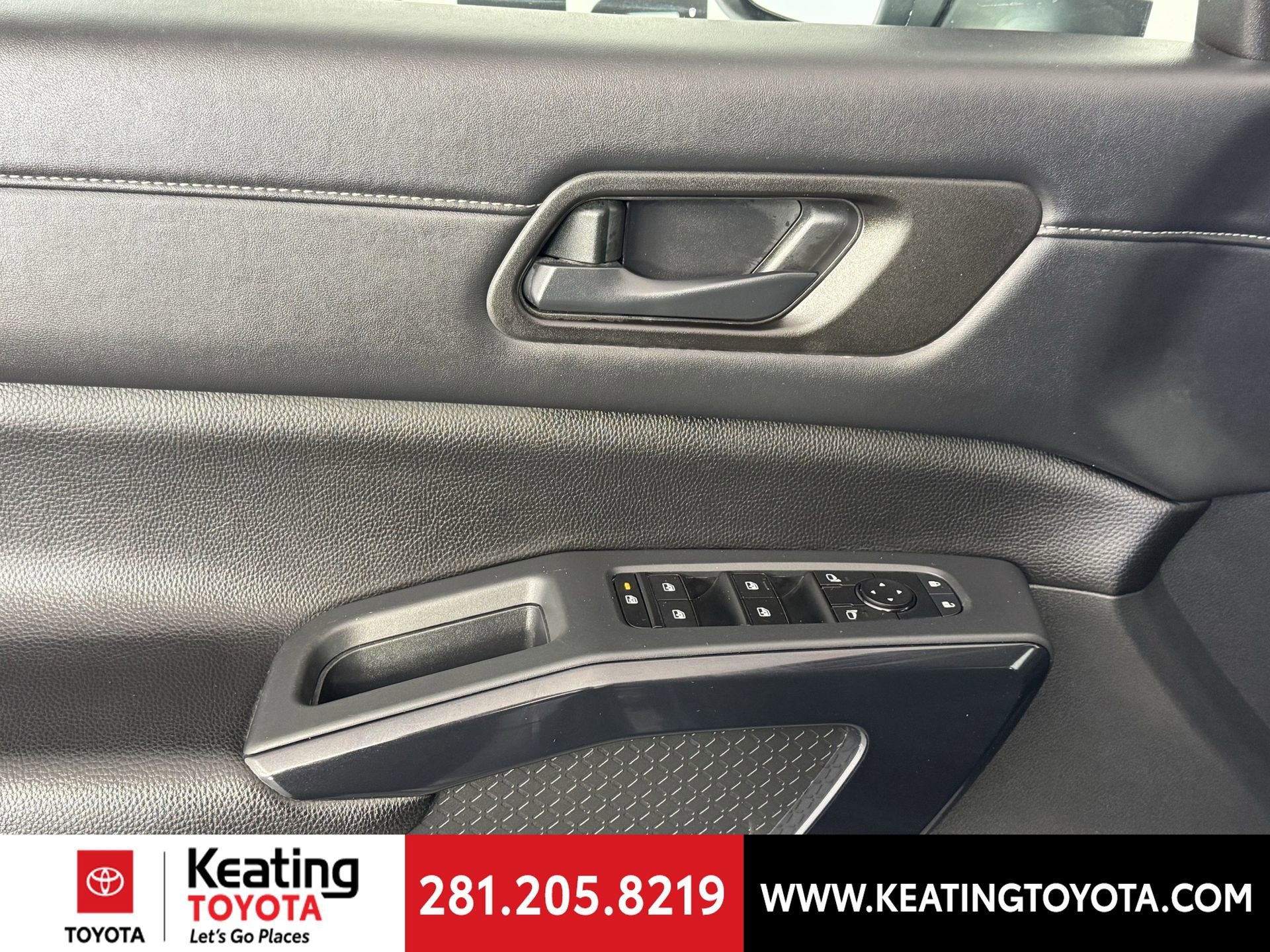 Used 2024 Nissan Pathfinder SV image 12