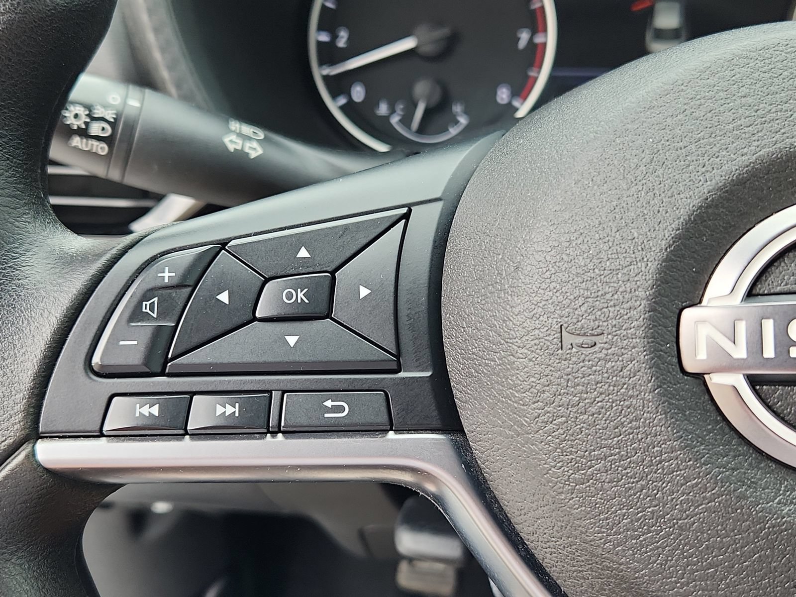 Used 2024 Nissan Sentra SV FWD image 20