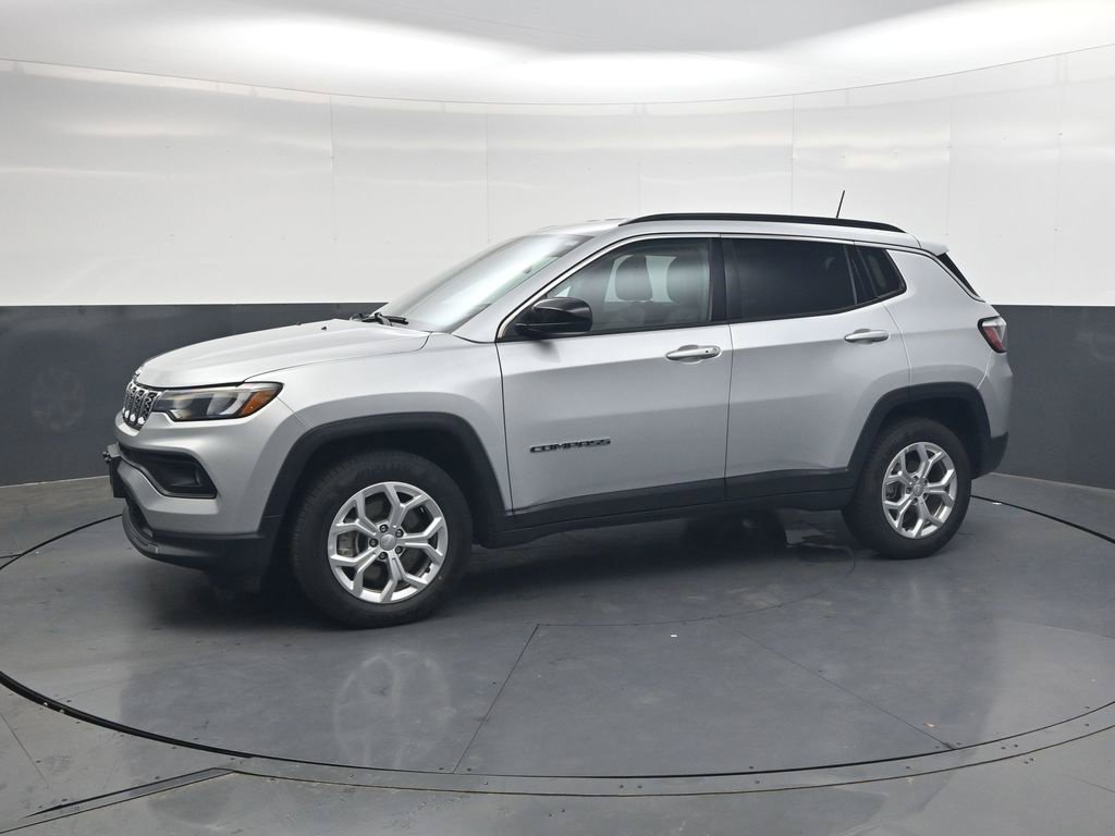 Used 2024 Jeep Compass Latitude AWD/4WD image 11