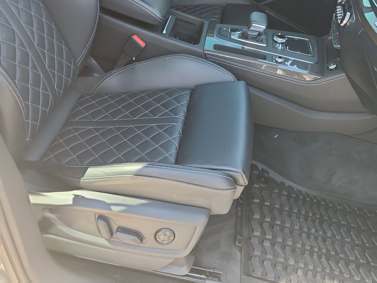 Used 2020 Audi SQ5 Premium Plus w/ Premium Plus Package image 16