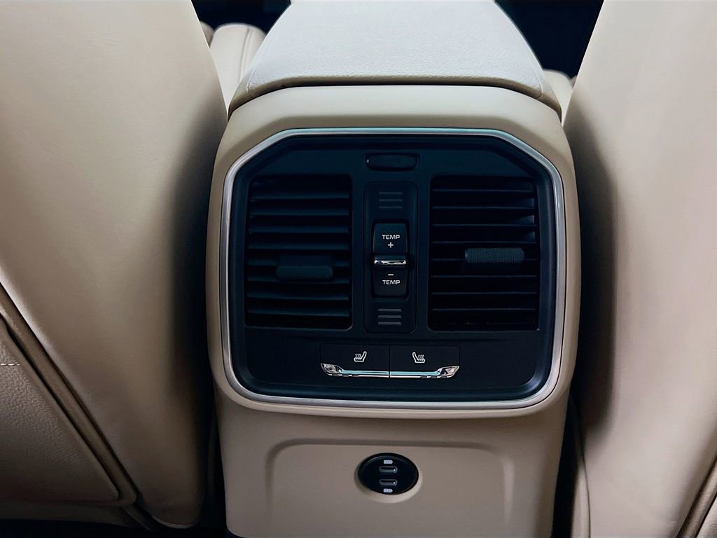 Certified 2026 Porsche Macan AWD/4WD image 27