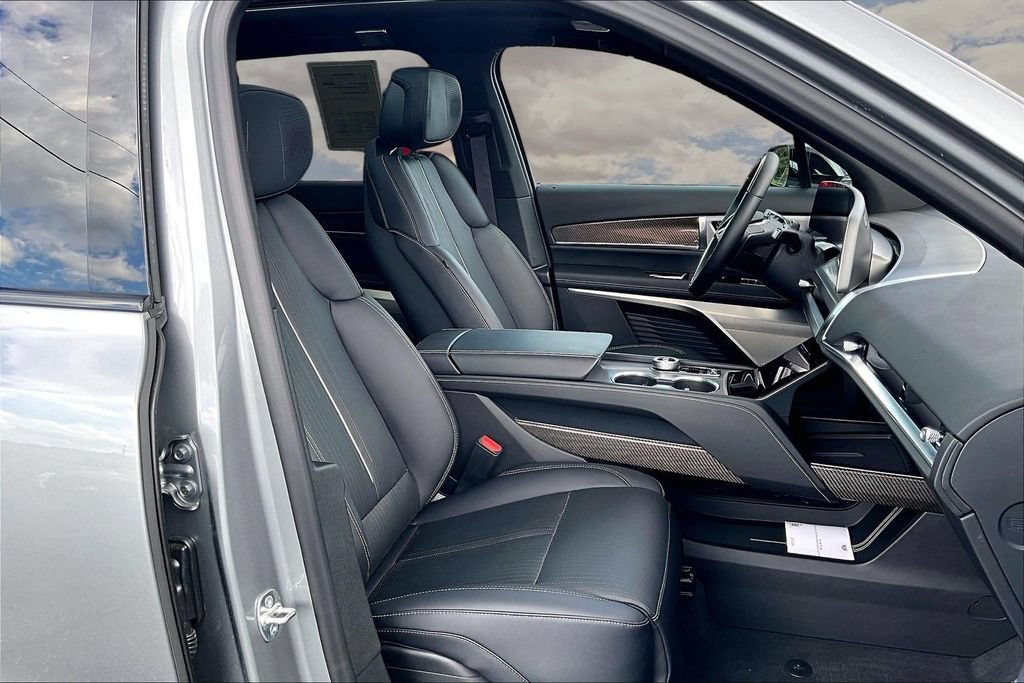 Certified 2026 Cadillac Vistiq Premium Luxury w/ LPO, Floor Liner Package AWD/4WD image 30