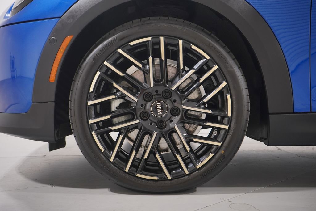 Used 2025 MINI Cooper 2-Door Hardtop image 2