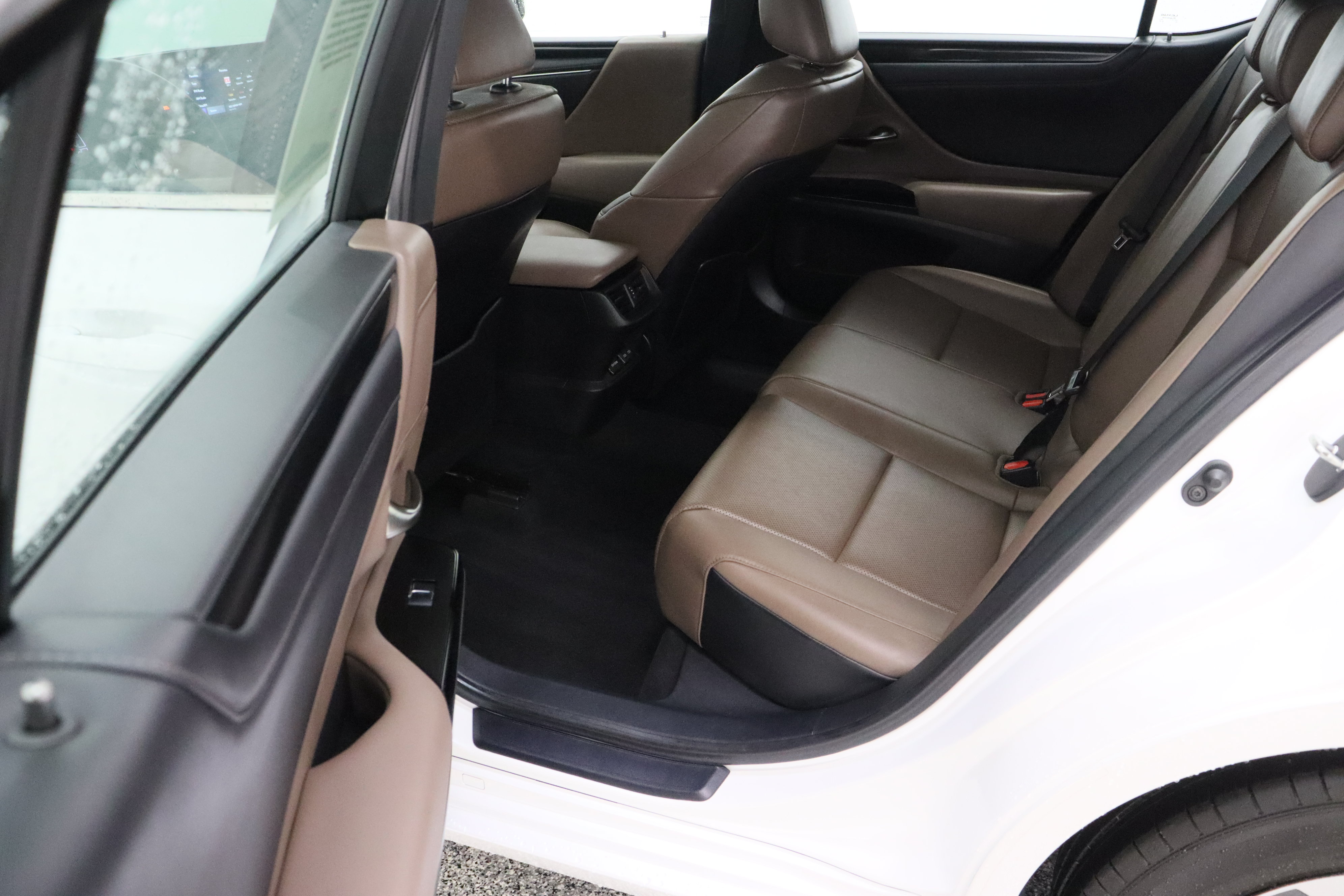 Used 2024 Lexus ES 350 w/ Accessory Package (Z1) FWD image 29