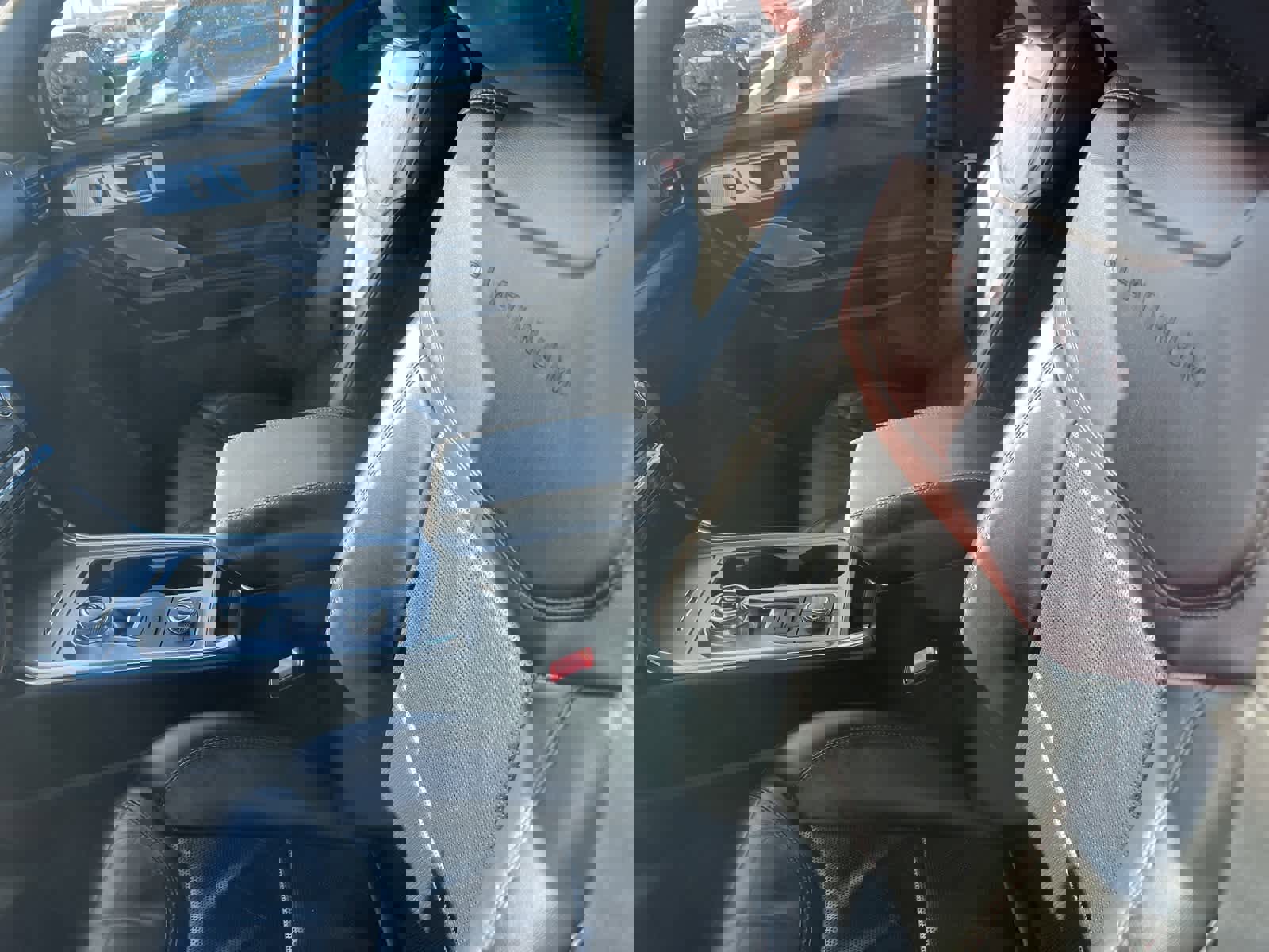 Used 2020 Ford Explorer Platinum w/ Premium Technology Package image 24