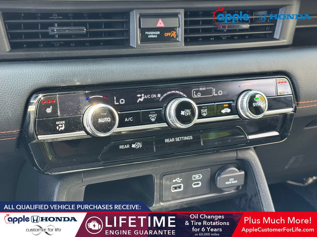 Used 2025 Honda Pilot Sport image 14
