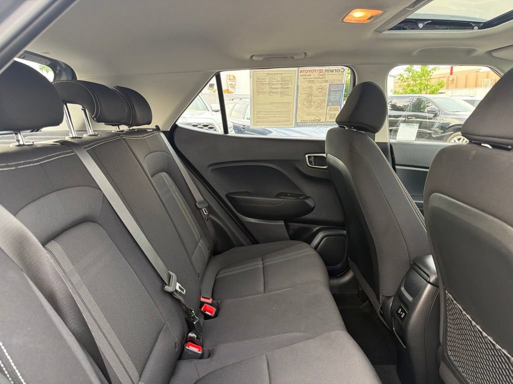 Used 2025 Hyundai Venue SEL FWD image 13