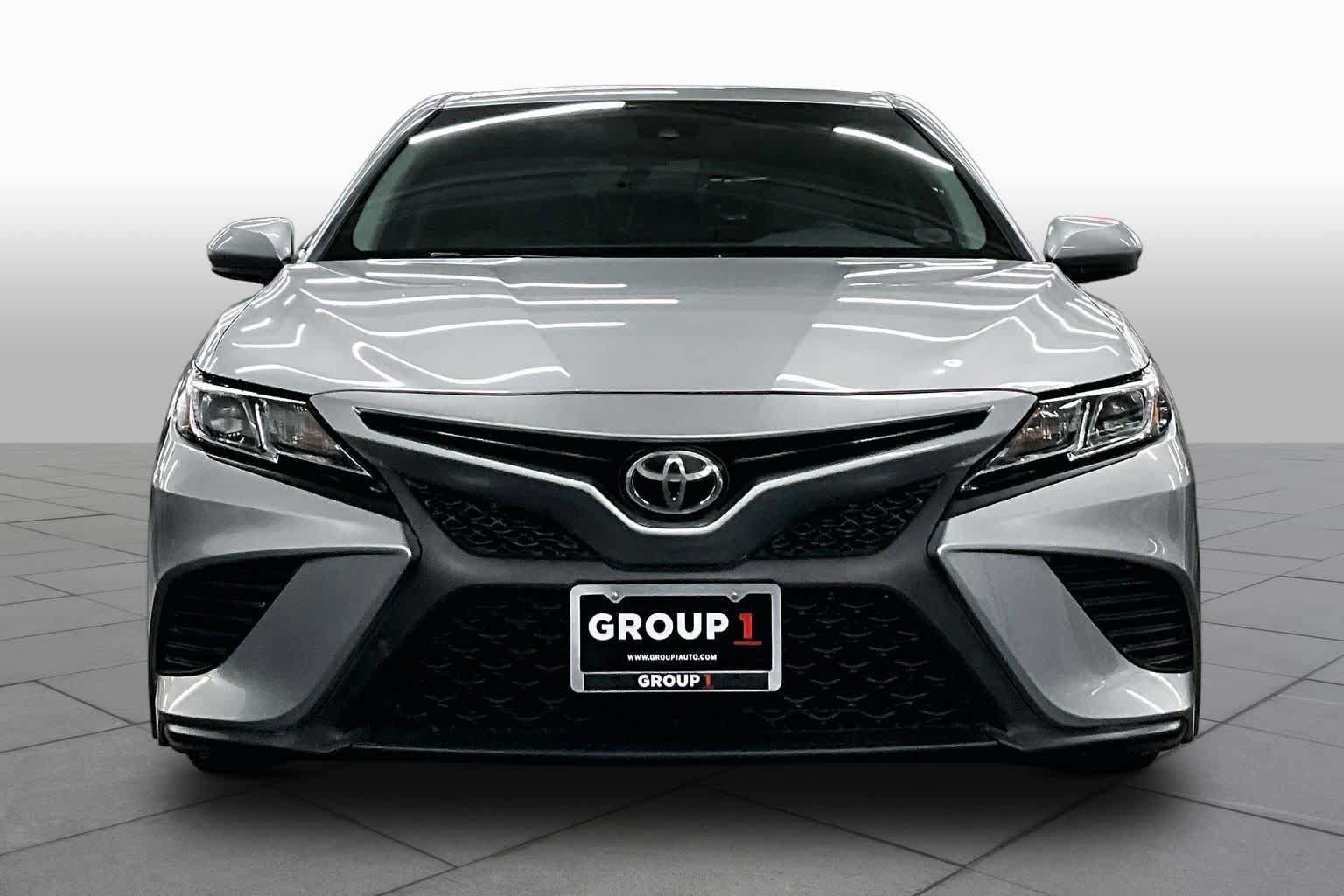 Used 2018 Toyota Camry SE FWD image 3