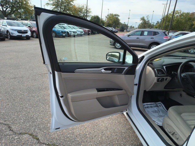 Used 2018 Ford Fusion SE image 10