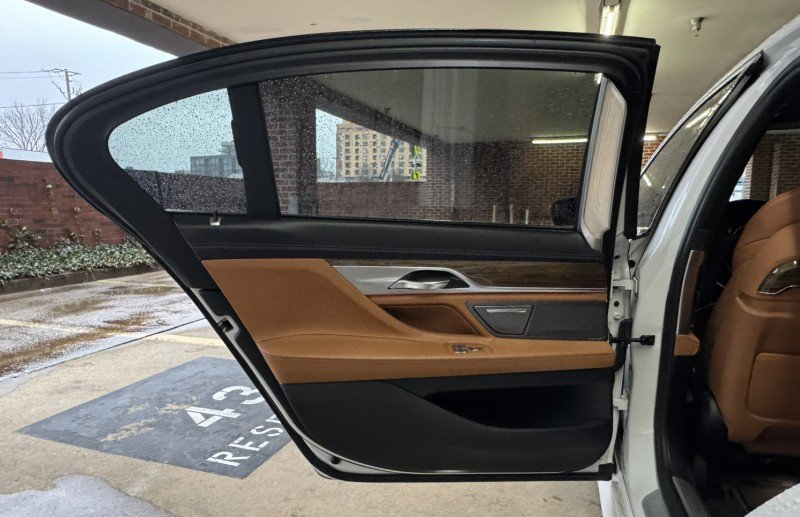 Used 2018 BMW 750i xDrive image 14