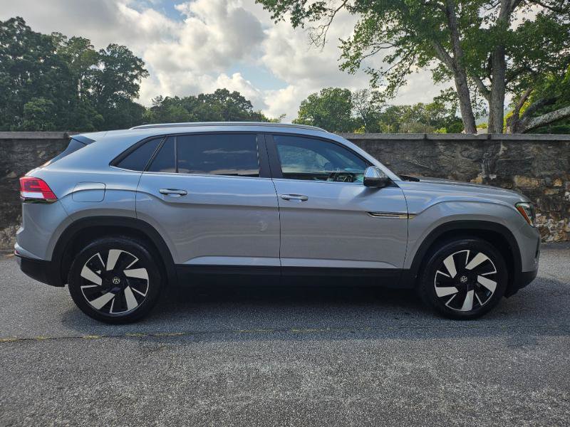 Used 2024 Volkswagen Atlas Cross Sport SE AWD/4WD image 9