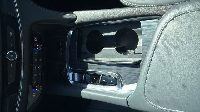 Used 2023 Buick Enclave Essence FWD image 8