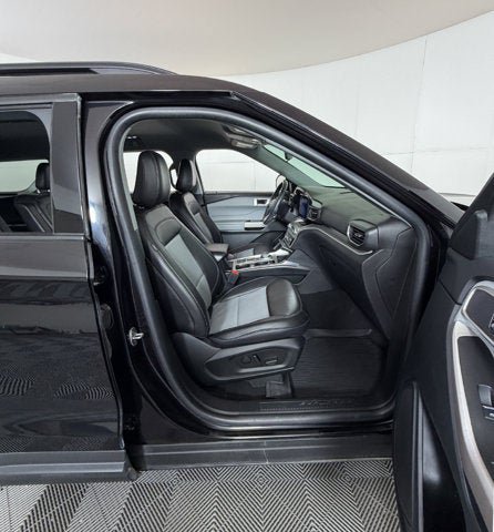 Used 2023 Ford Explorer XLT w/ Equipment Group 202A RWD image 5