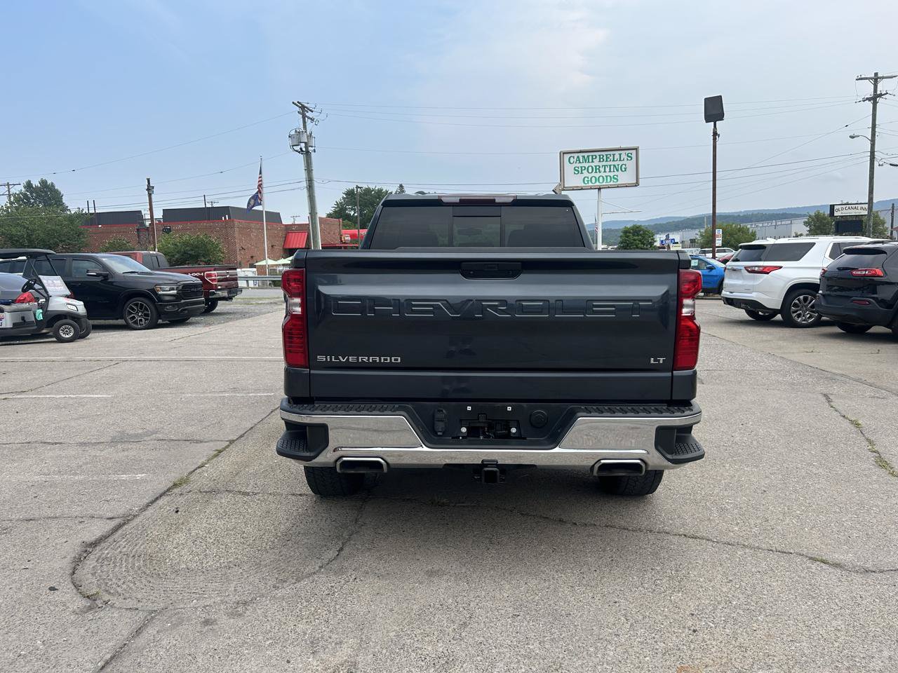 Used 2022 Chevrolet Silverado 1500 LT AWD/4WD image 6