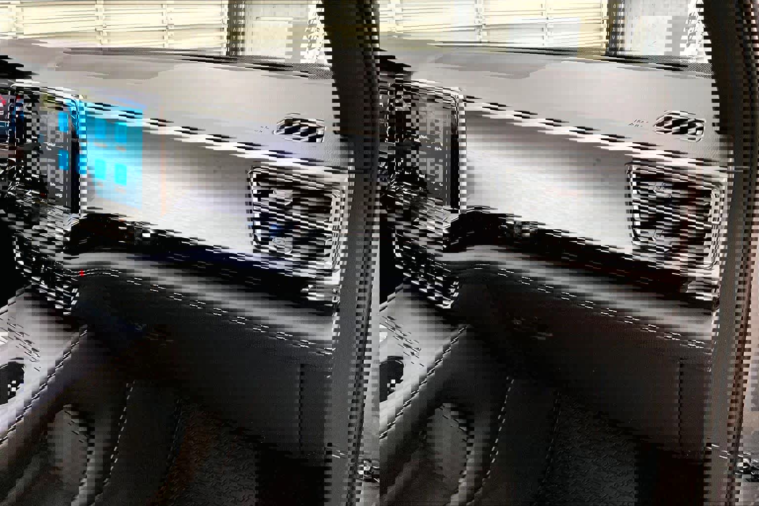 New 2026 Volkswagen Atlas Cross Sport SE image 28