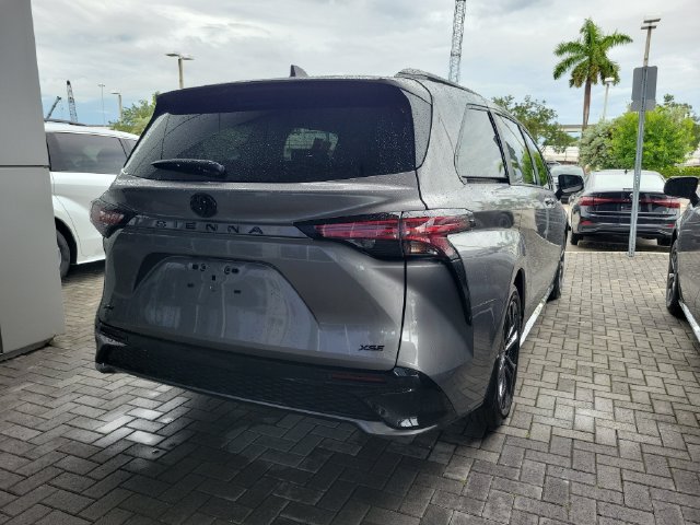 New 2026 Toyota Sienna XSE FWD image 4