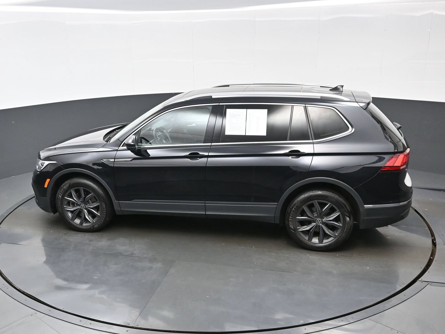 Used 2022 Volkswagen Tiguan SE AWD/4WD image 36